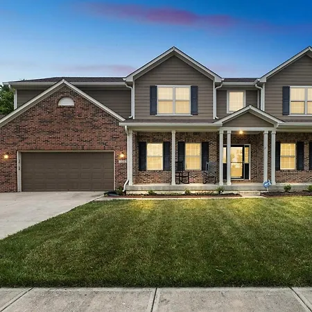 Incredibly Spacious Carmel Home With Fully Equipped Kitchen - 4700 Sq Ft! Sleeps 15! Pet Friendly! Home